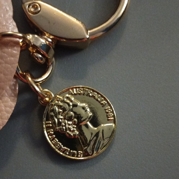 Flower Keychain - Picture 2 of 6